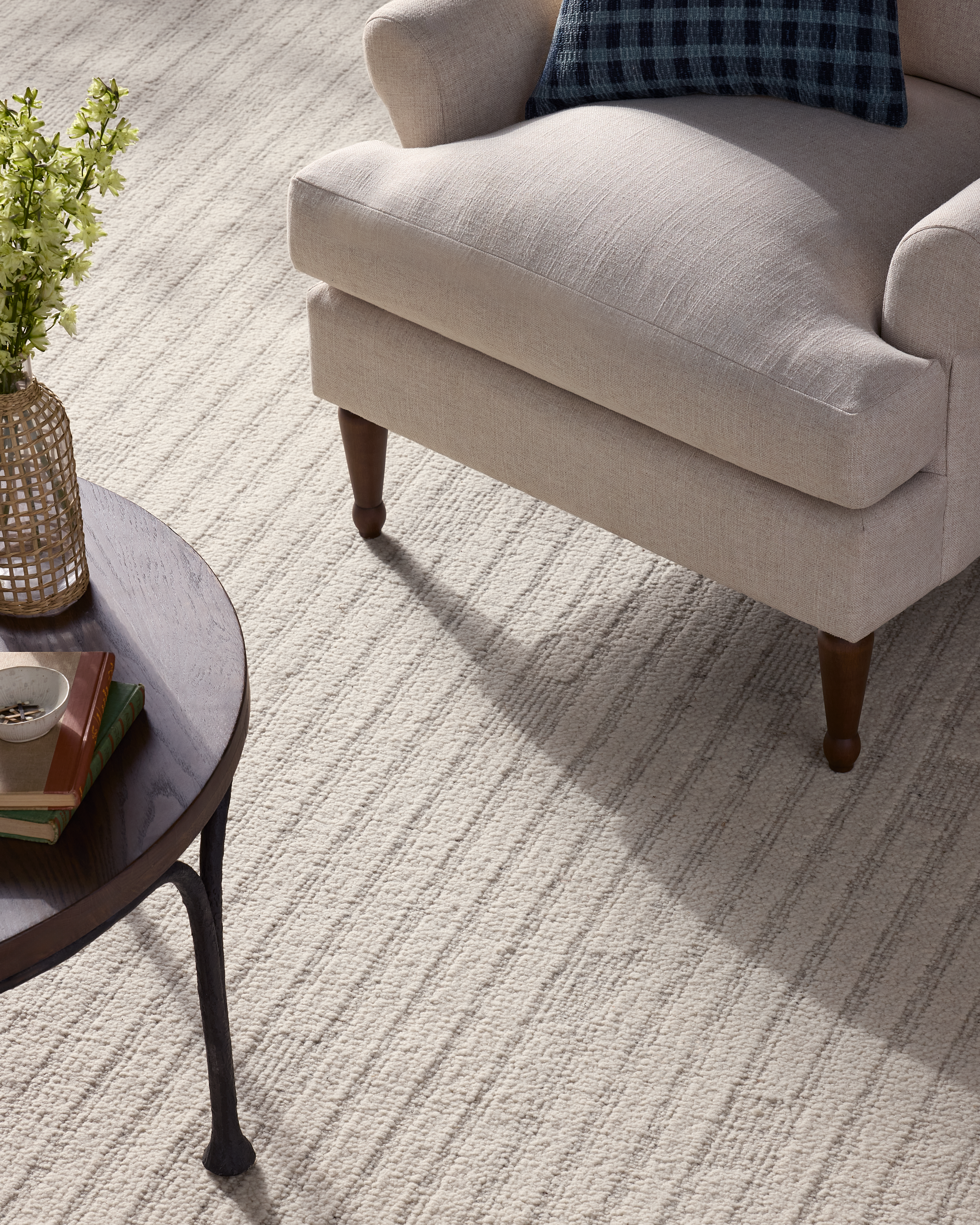 OFF‑WHITE アロー モヘア ワイドフィット ホワイトグラデーション Anderson Handwoven Rug | Joon Loloi